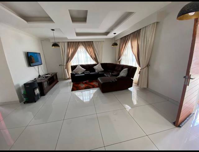 4 BEDROOM HOUSE FOR SALE IN AERORAND
